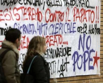 students-protest-the-pope-2.jpg